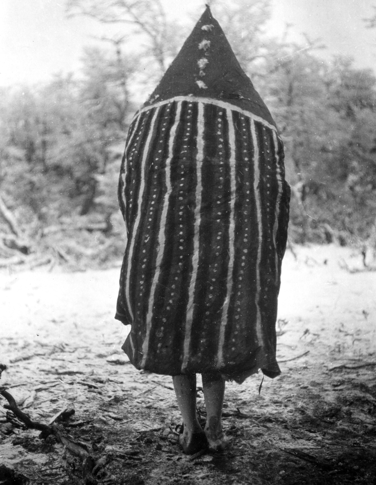 A-Tanu-impersonator-Selknam-Tierra-del-Fuego-Photograph-by-Martin-Gusinde-1922.png